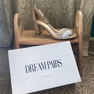 Dream Pairs Chunk Gold Glitter Heels size 9